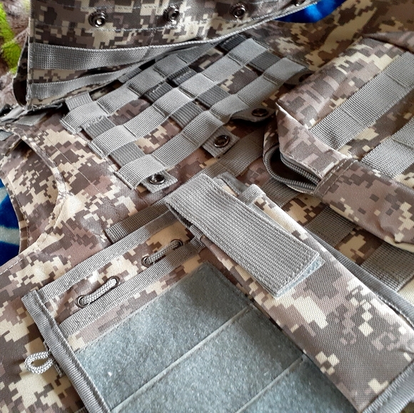 Survivors vest - Picture 4 of 4